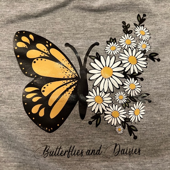 SHEIN Girls Sweatshirt. - Picture 3 of 4